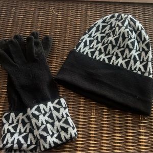 Black & white MK hat & glove set.